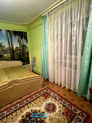 Продам гарну трикімнатну квартиру в районі Ботанічного парку!