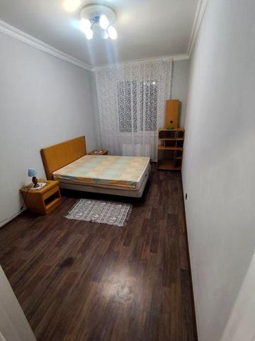 1 к. кв. 5 хвилин від Дарницької площі.