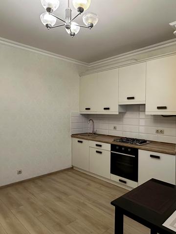 Журавлина вул., 4