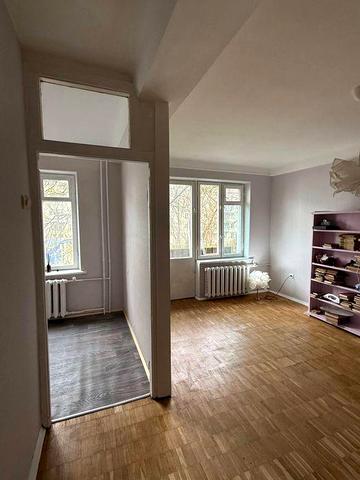 Дорогожичі біля метро власник