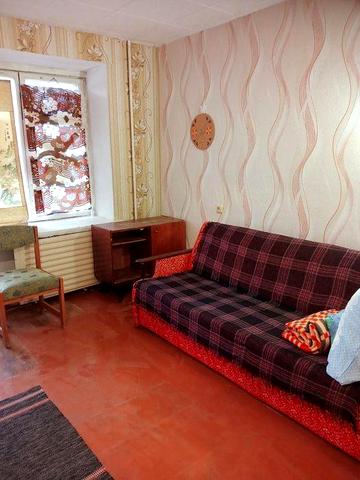 Сдаю долгосрочно 1 комнатную квартиру, гостинка, пр. Центр./3 Слоб.