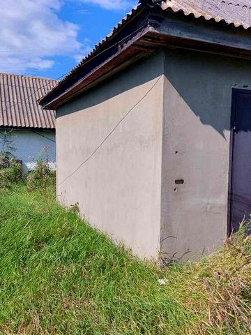 Продам будинок в земельної ділянкою розташований: с. Поминик .