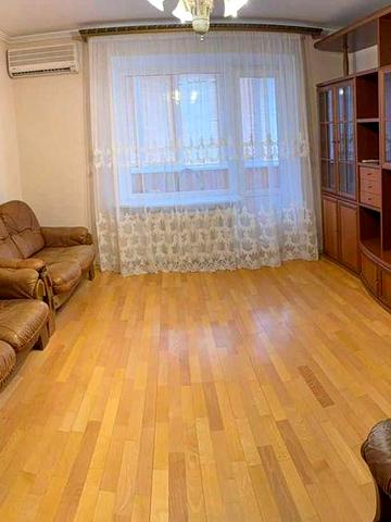 Поділ. 3 кімнати. Гарний ремонт. Власник.