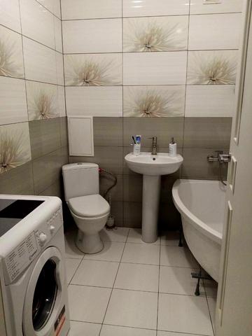 Зоряна вул., 27