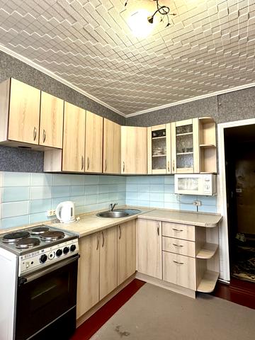 Набережна Перемоги вул., 50