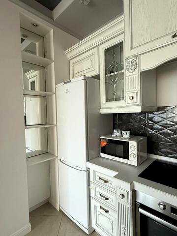 Літературна вул., 1а