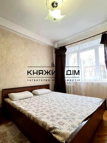 Велика Васильківська вул. (Червоноармійська), 136