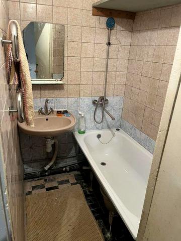 Сдам 2 кв м Студенческая, Валентин. 4000 гр. торг. Военных можно.  .