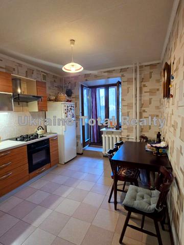 Драгоманова вул., 17