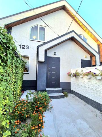 Івана Франка вул., 123