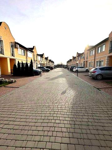 Продам  2-х пов. котедж в жилому містечку м. Камінець- Подільський