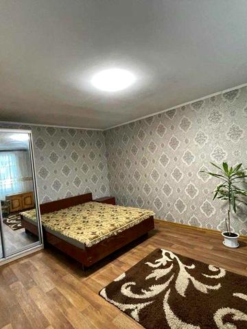 Сдам 1 к.кв.для девушки или пары с. Крюковщина, частный сектор