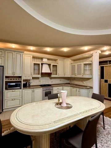 Трехкомнатная квартира в доме коттеджного типа на СухомФонтане.+гараж