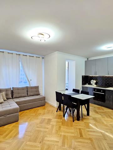 Володимира Івасюка вул., (Будинок)