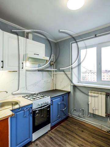 Володимирська вул., 2