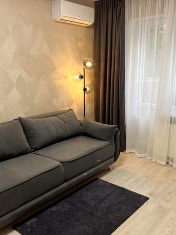 Європейського Союзу просп. (Правди), 70-Б