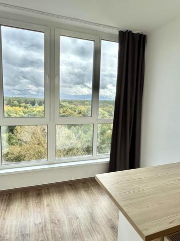 Академіка Глушкова просп., 9-Є