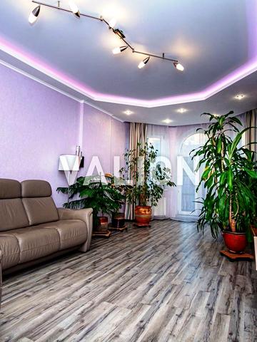 Дмитрівська вул., 75