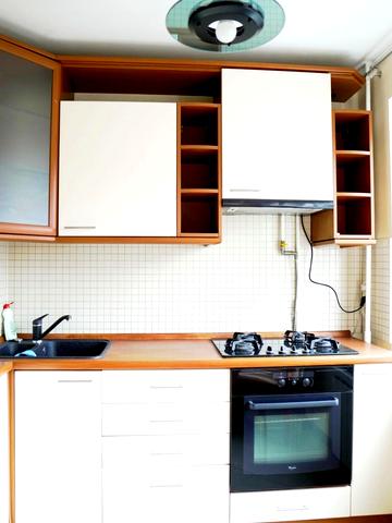 Гната Юри вул., 8