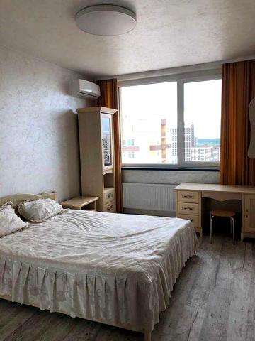 Здається в оренду 2-к квартира-студія в ЖК "V квартал"