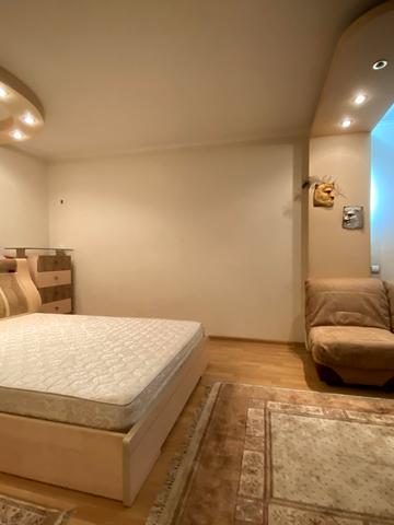 Срібнокільська вул., 16