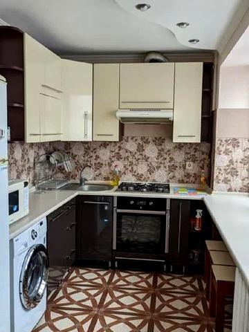 Володимира Великого вул. (Артема), 13