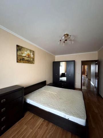 Продаж просторої 2 к квартири простора кухня де можна розмістити диван