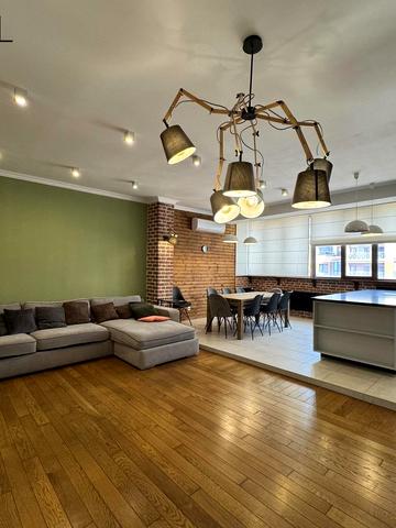 Незалежності вул., 8Б