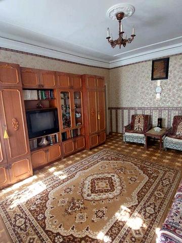 Сдам  2 ком.кватиру  индивидуальное отопление   работает без электриче