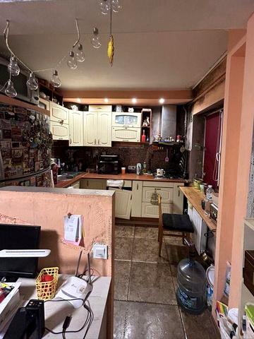 Вул. Васильківська, б. 49, к. 2, квартира під ремонт!