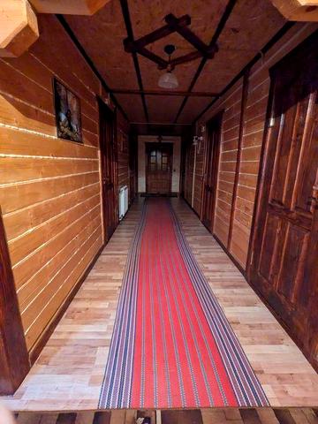 Здається житло на 12 осіб  у Карпатах  Село Волосянка .