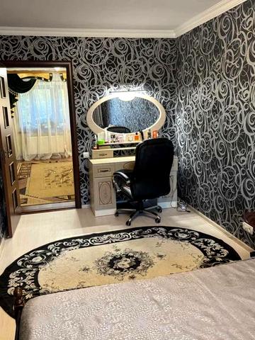 Академіка Корольова вул., 88