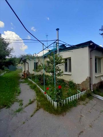 центральна, 1