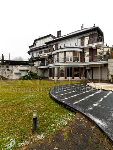 Локомотивна вул., 27