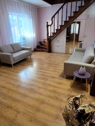 ПОЛЬОВА двоповерховий будинок у тихому районі