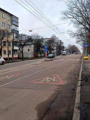 Продам квартиру 45 м ,під магазин район Макдональдса, вул.Східна