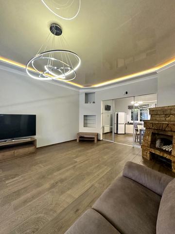 Валерія Самофалова вул. (Каманіна)