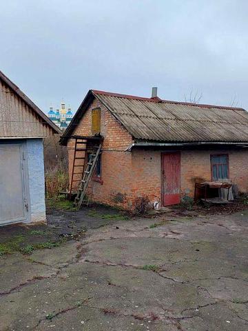 Продається будинок в смт.Новоархангельськ по вулиці Комарова.