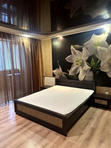 Героїв просп., 21