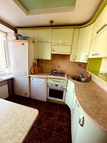 Продам трьох кімнатну з ремонтом у м.Новий Розділ.