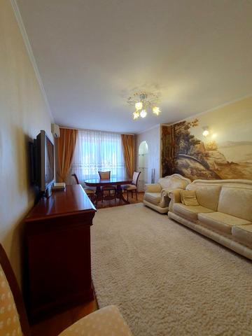 Анни Ахматової вул., 16-Б