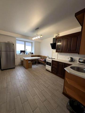 Продаю простору 3 кімнатну квартиру!