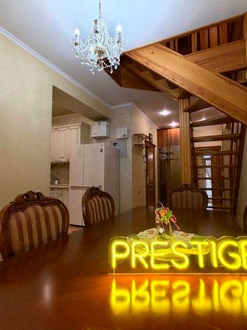 Продаж двоповерхової квартири. 6 кімнат. 175м2. Центр вул. Комерційна