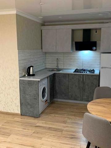 Богдана Хмельницького просп. (Героїв Сталінграда), 3