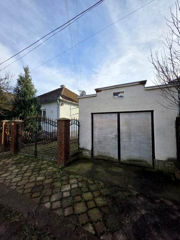 Будинок ,літня кухня і прибудови в Ракошині ,