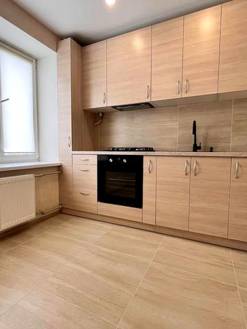 Ігоря Самострова вул., 11