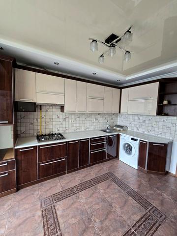 Богдана Хмельницького вул., 53а