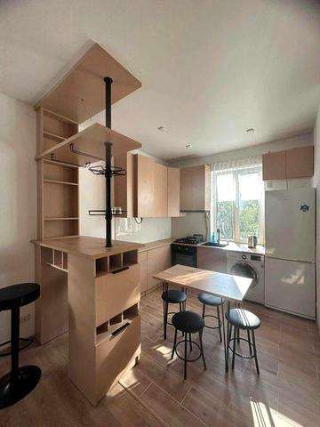 Здається в оренду квартира-студія в центрі міста Кременець