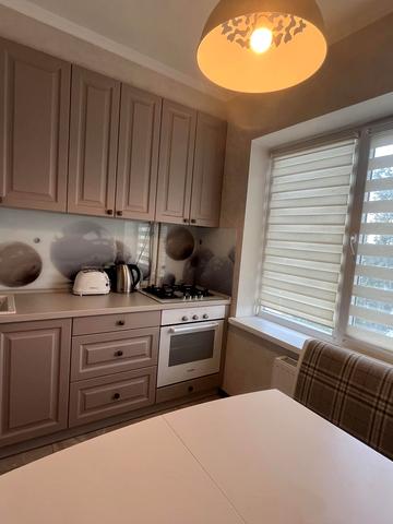 Приозерна вул., 8