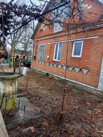 Продається будинок. м. Турбів. Ділянка-12с. Господарські будівлі.